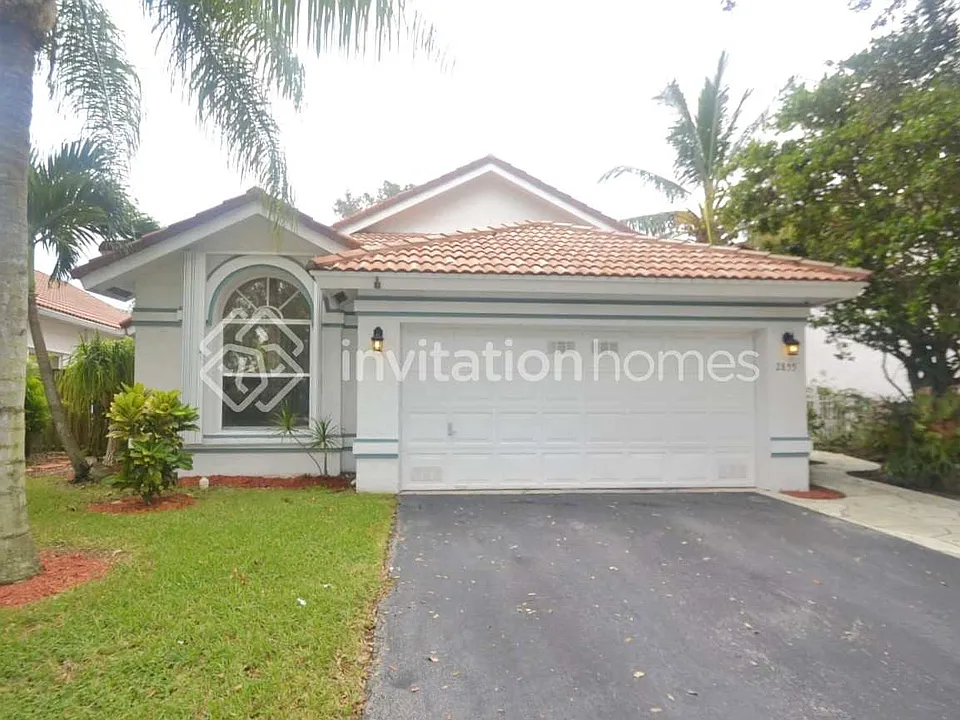 2855 NW 69th Ter