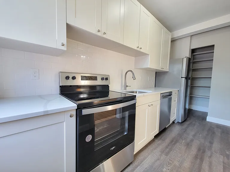 Raymond Apartments — Photo 8