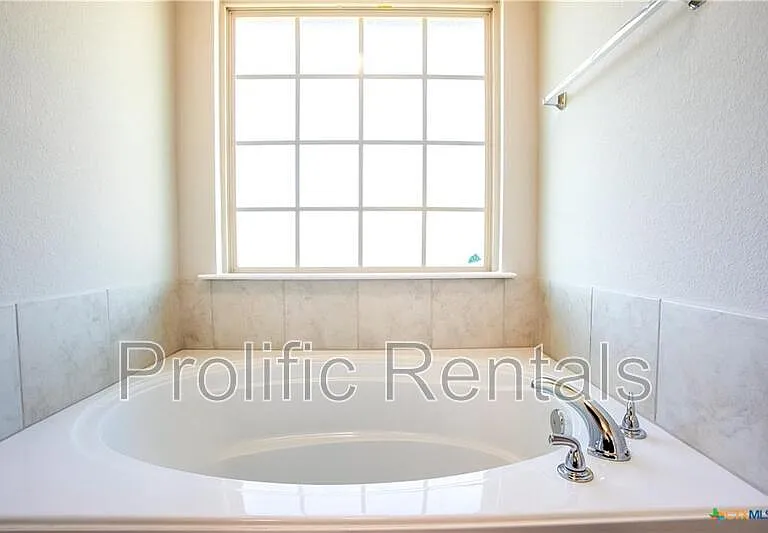 805 Stockdale Rd — Photo 18