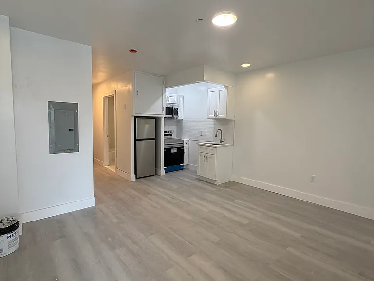 1641 Undercliff Ave #5I — Photo 3