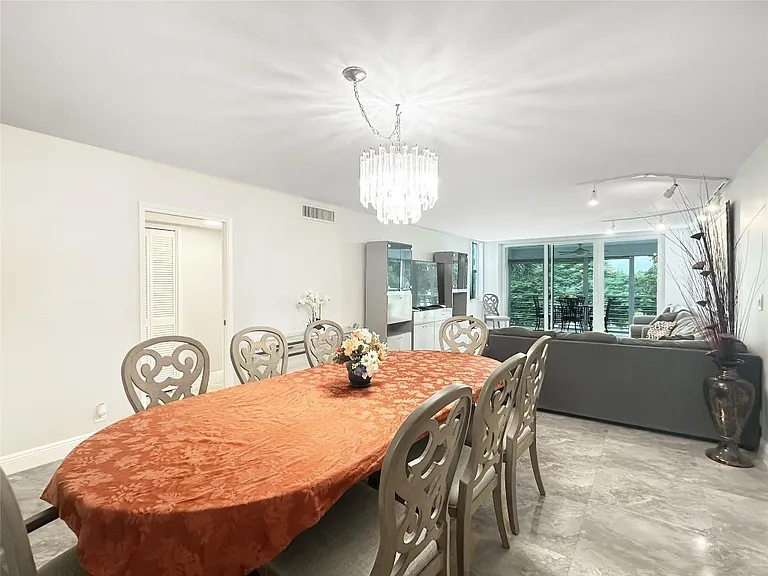 3505 Oaks Way #310 — Photo 5