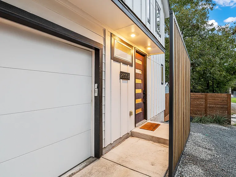 2606 Oaklawn Ave #2 — Photo 6