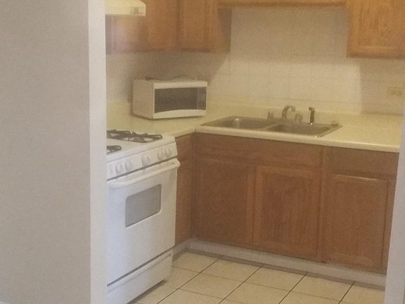 2nd image of 11104 S Vernon Ave APT 3