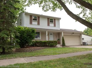 564 Worchester St, Westland, MI 48186