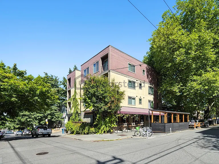 601 Summit Ave E #401 — Photo 36