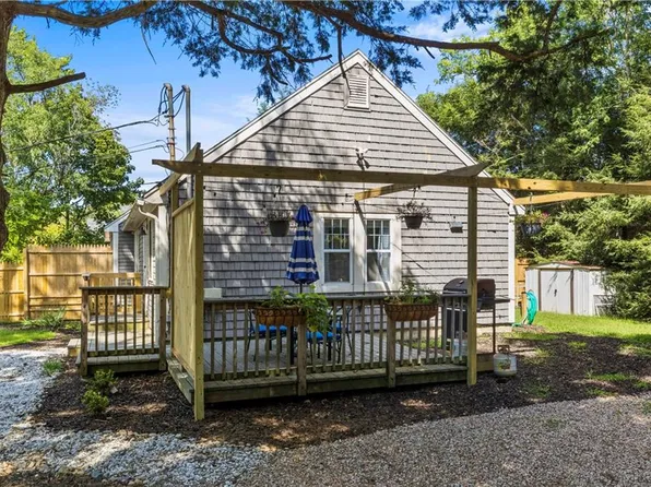 70-72 Weaver Rd, North Kingstown, RI 02852