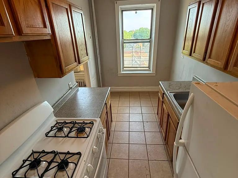 10916 Myrtle Ave #3E — Photo 5