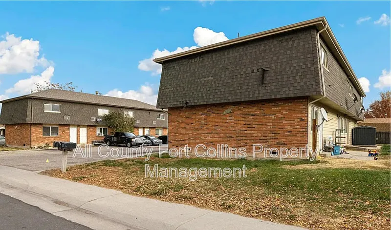 2 bed, 1.5 bath, 995 sqft, $1,195 — Photo 2