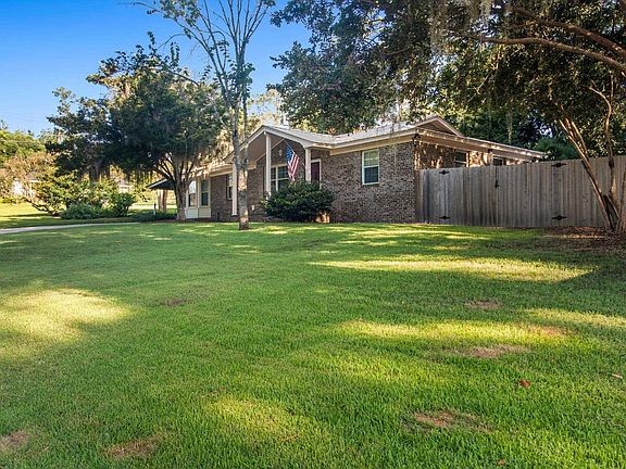 3rd image of 1728 Paula Dr