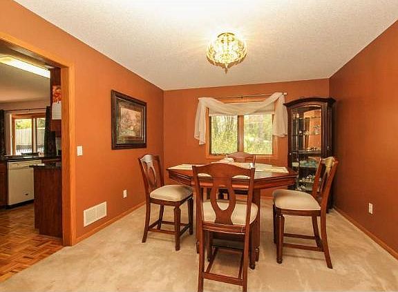 4th image of 405 Interlachen Ln