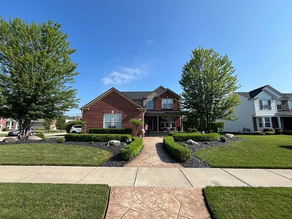 19047 Hazelton Dr, Macomb, MI 48042