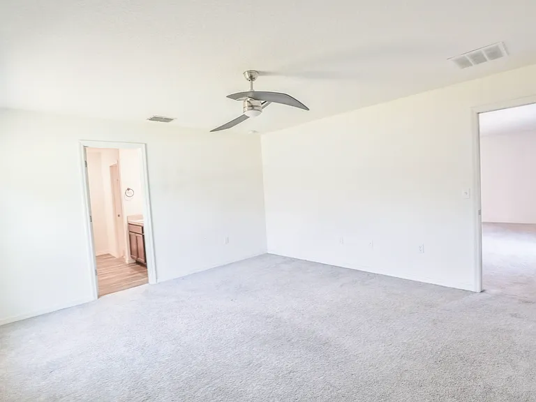 2352 SE Surrey Pl — Photo 15