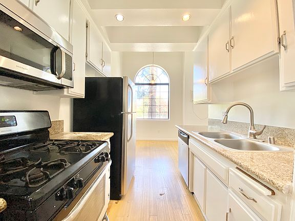 4th image of 9803 Tabor St #206
