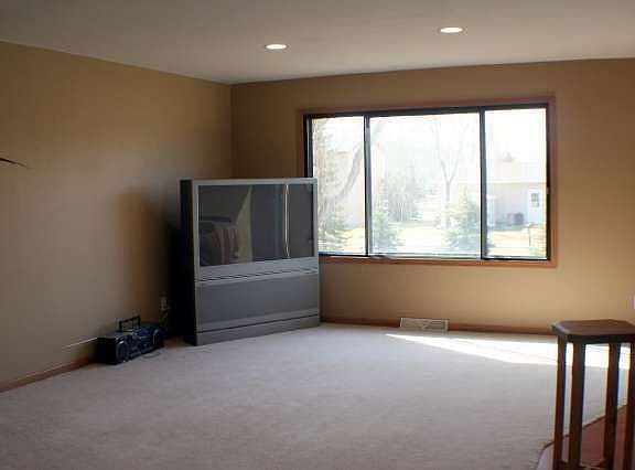 4th image of 819 7th Ave E