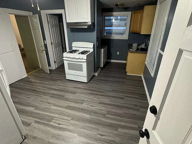 440 Laurel St — Photo 5