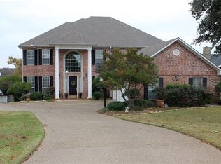 1125 Kiowa Dr W, Lake Kiowa, TX 76240