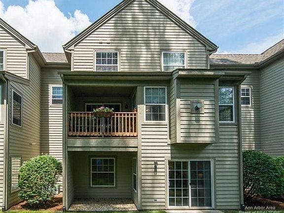 3rd image of 104 Village Place Dr #4