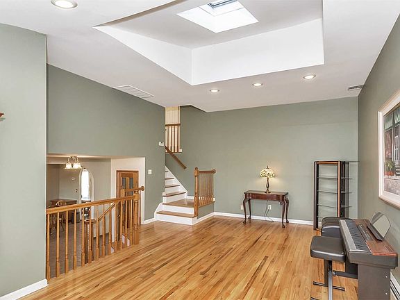 3rd image of 152 Snedecor Ave