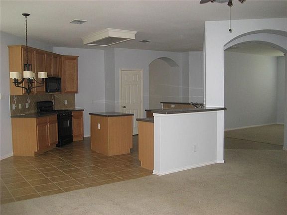 5th image of 3909 Plymouth Dr