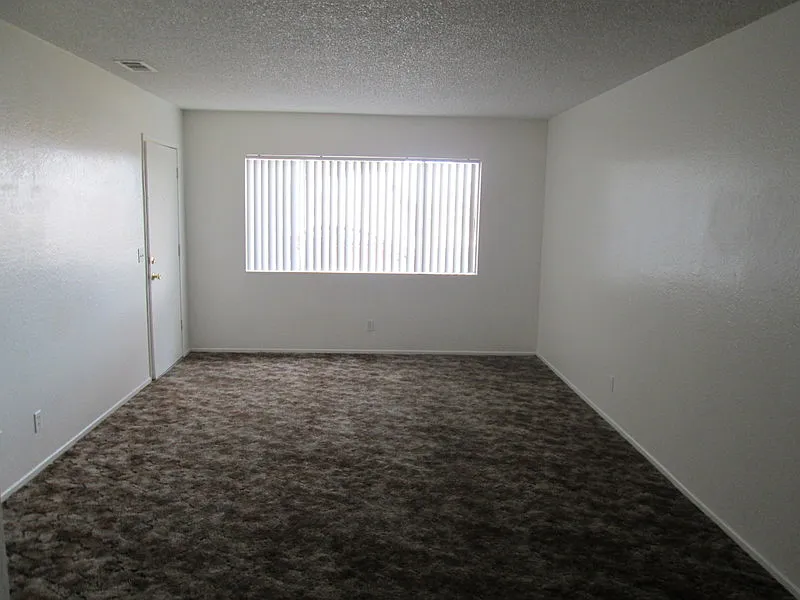 1270 Deseret Ave — Photo 2