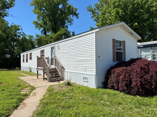 14 Haines St #M-38, Edwardsville, KS 66113
