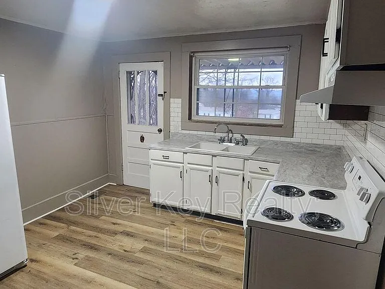 1215 Broad St — Photo 7