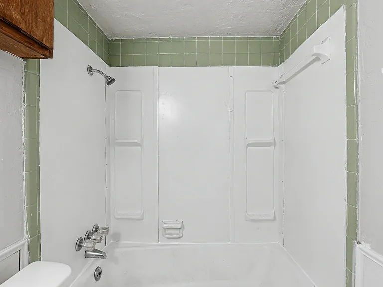 1301 Amhurst Ave — Photo 26