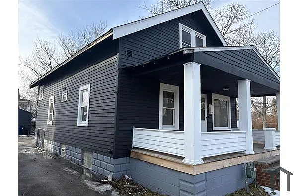 Building Photo - 3192 E 130th St