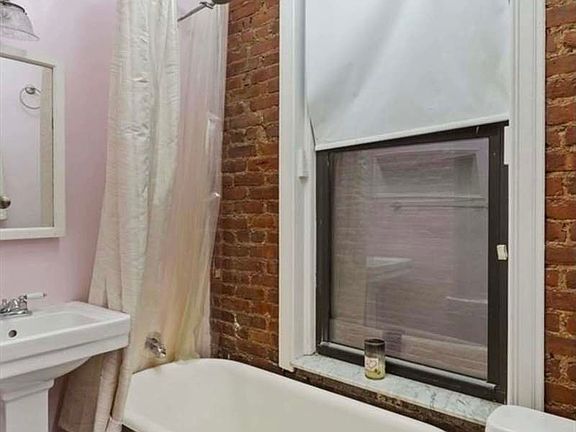 4th image of 349 W 44th St #2WR