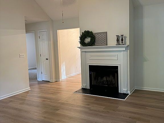 3rd image of 105 Lynn Ct