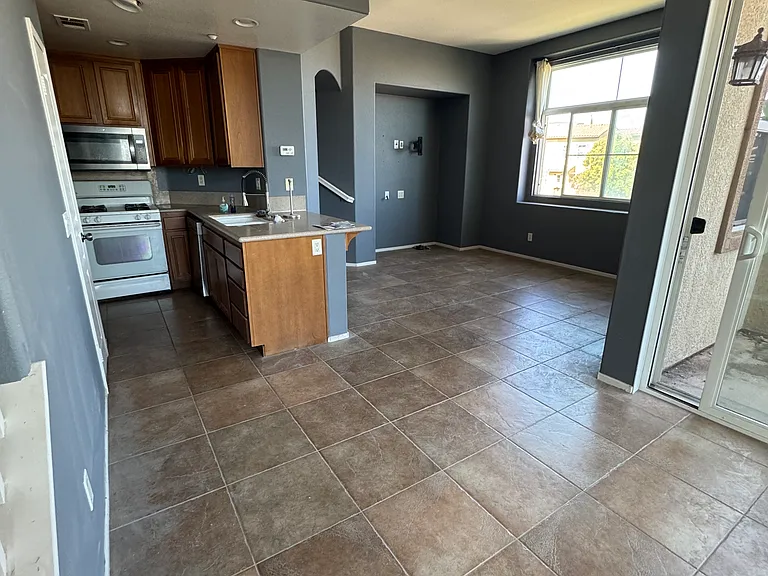 400 Almond Rd — Photo 13