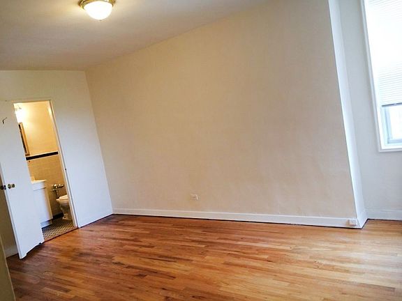 2nd image of 5505 Woodside Ave APT 424