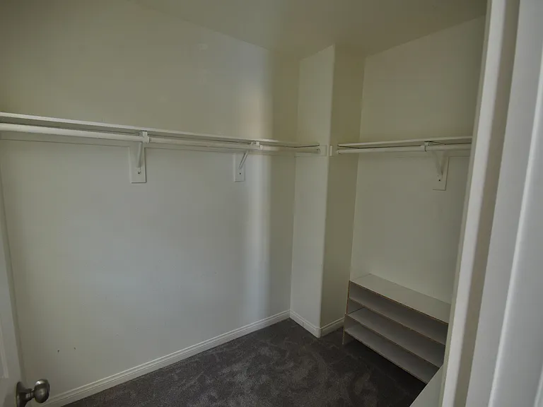 3041 Lake Como Ave — Photo 32