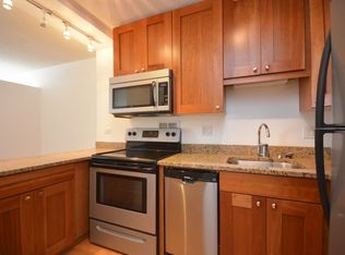 450 W Briar Pl APT 12J, Chicago, IL 60657