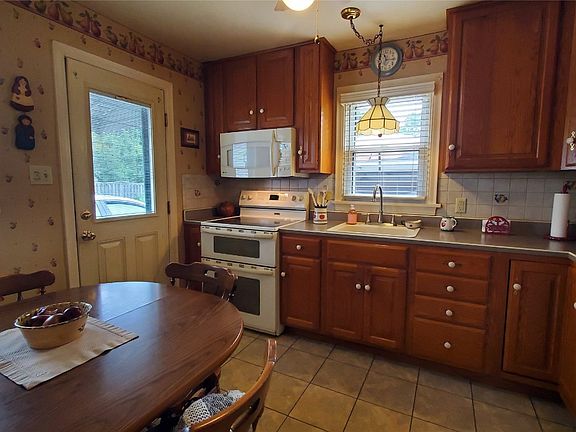 3rd image of 503 Connecticut Dr