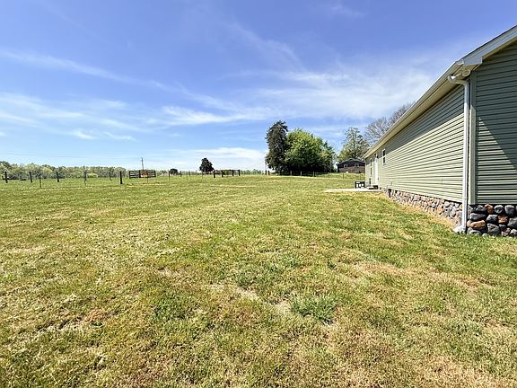 3rd image of 1041 Hurricane Rd