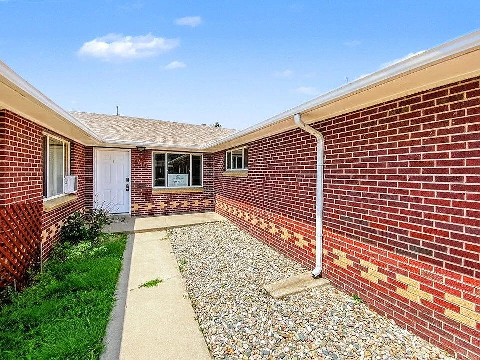 3607 Locust St