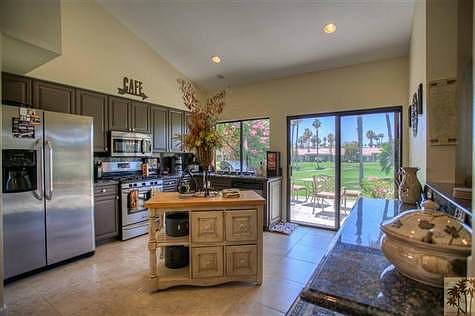 Light and bright kitchen with fabulous views!