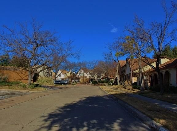 5th image of 2051 Clubview Dr