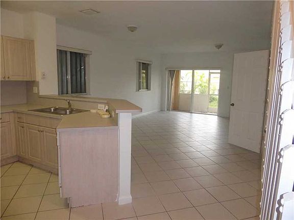 4th image of 6401 Catalina Ln #6401