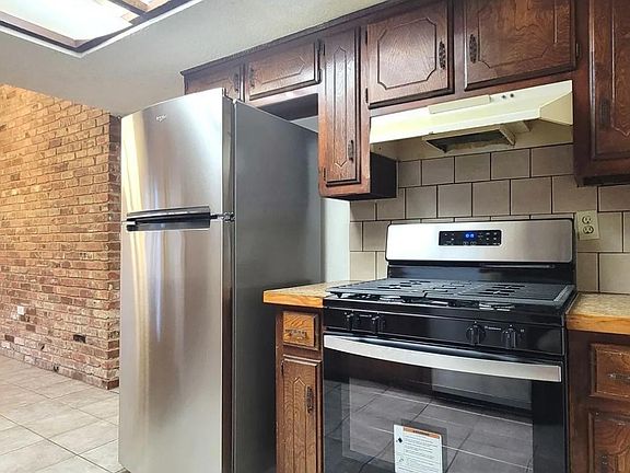 5th image of 808 N Markwell Ave