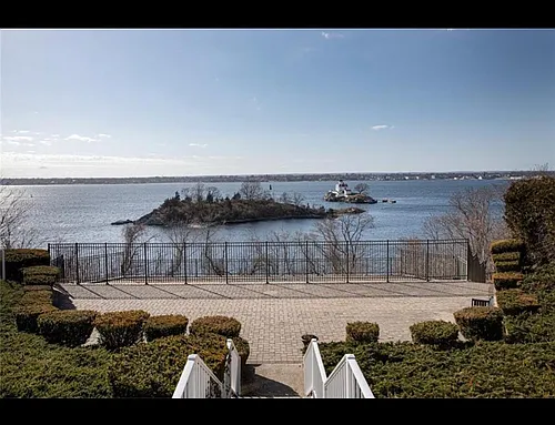 23 Bullocks Point Ave #2C Photo 1