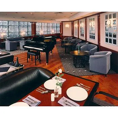 Sold by Macklowe Investment Properties | media 2