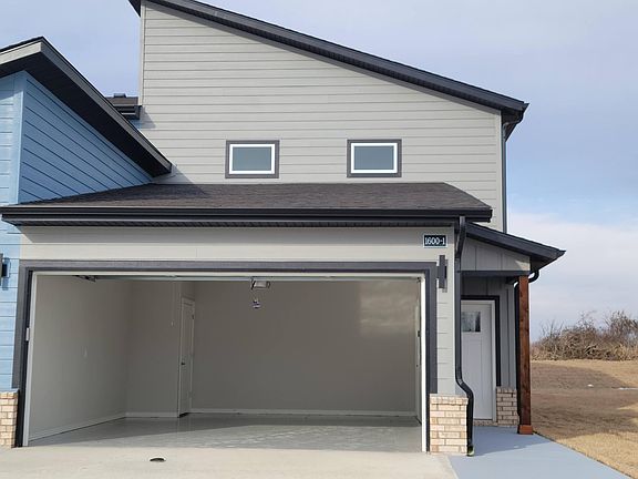 3rd image of 1600 SW Casuarina Dr #1