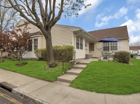 32 Revere Dr, Sayville, NY 11782