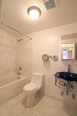 4th image of 374 W 46th St #5F