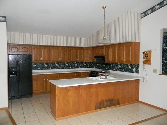 3rd image of 508 S Westview Dr