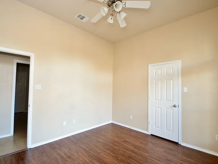 7300 Golden Oak Ln — Photo 13