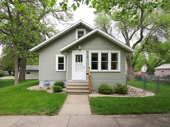 715 Franklin St SW, Hutchinson, MN 55350