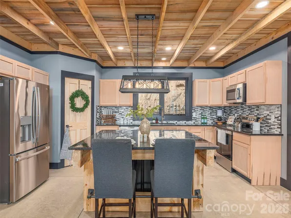 55 Dean Riddle Dr, Waynesville, NC 28785